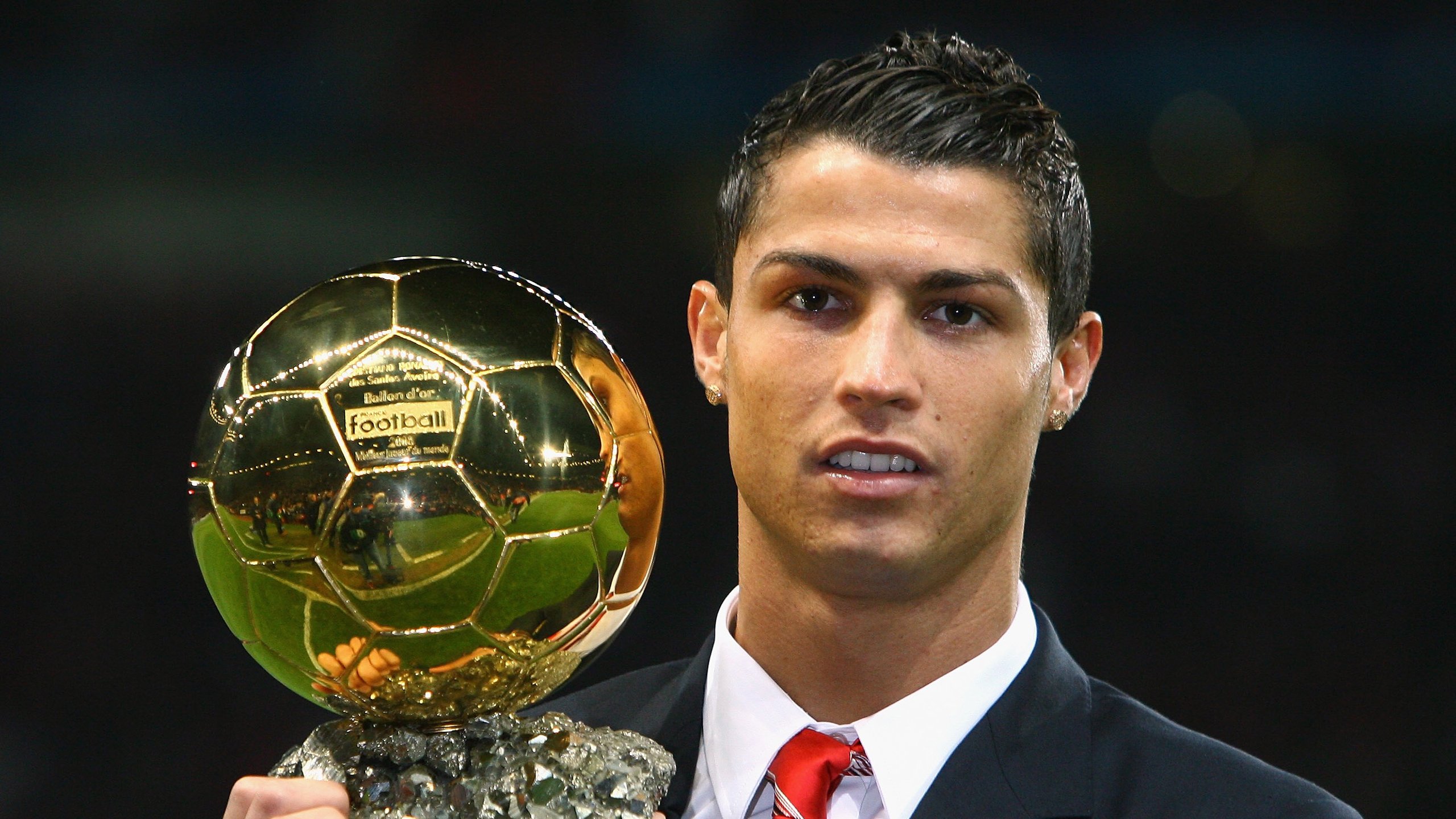 fb体育官网app-“德甲标志性比赛，场面火爆引人注目”，德甲的标志那个人是谁